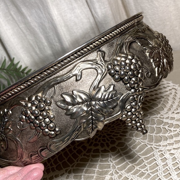 Godinger Silver Plated Mirrored Plateau Stand Intricate Grape And Leaf Design - Picture 3 of 16